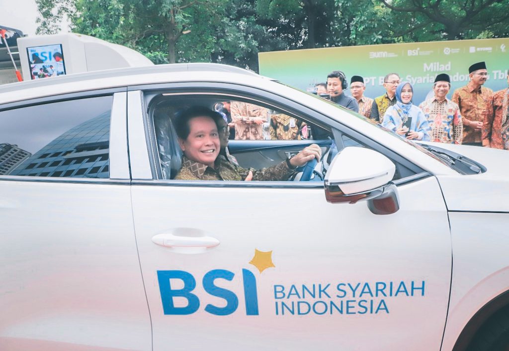 Dari Digitalisasi ke Keberlanjutan, BSI Perkenalkan Digital Carbon Tracking dan EV di Milad ke-4
