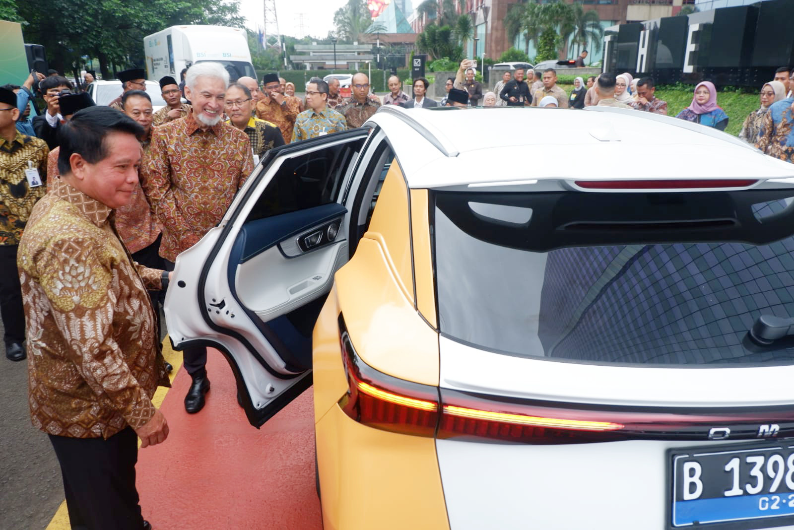 Hery Gunardi Tegaskan Komitmen BSI untuk Green Operation Lewat Mobil Operasional Listrik dan Digital Carbon Tracking