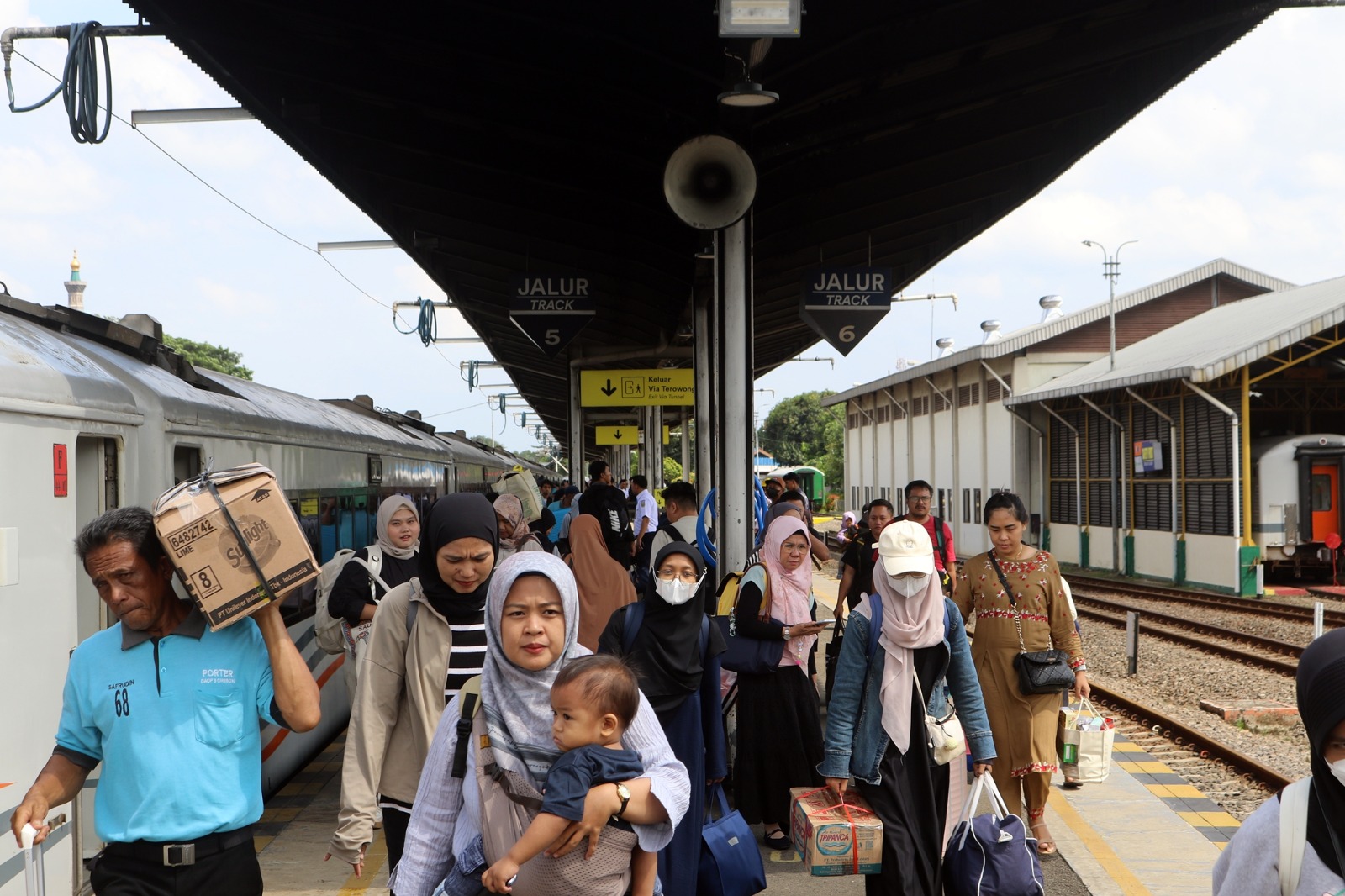 Kereta Api Gunung Jati dan Cakrabuana Tawarkan Diskon Lebaran