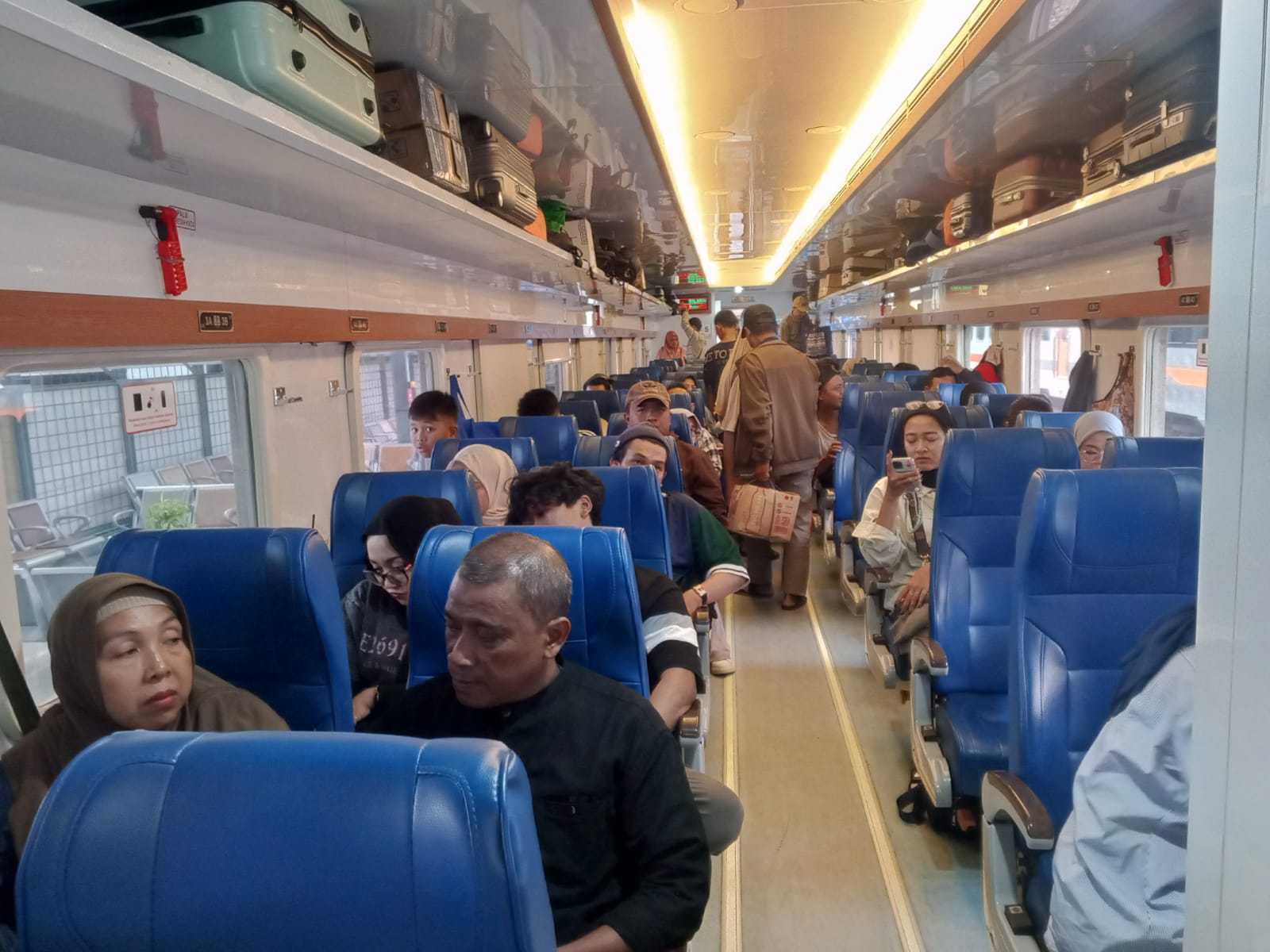 (FOTO) Hari Pertama Lebaran, Penumpang Kereta Api Tembus 157 Ribu