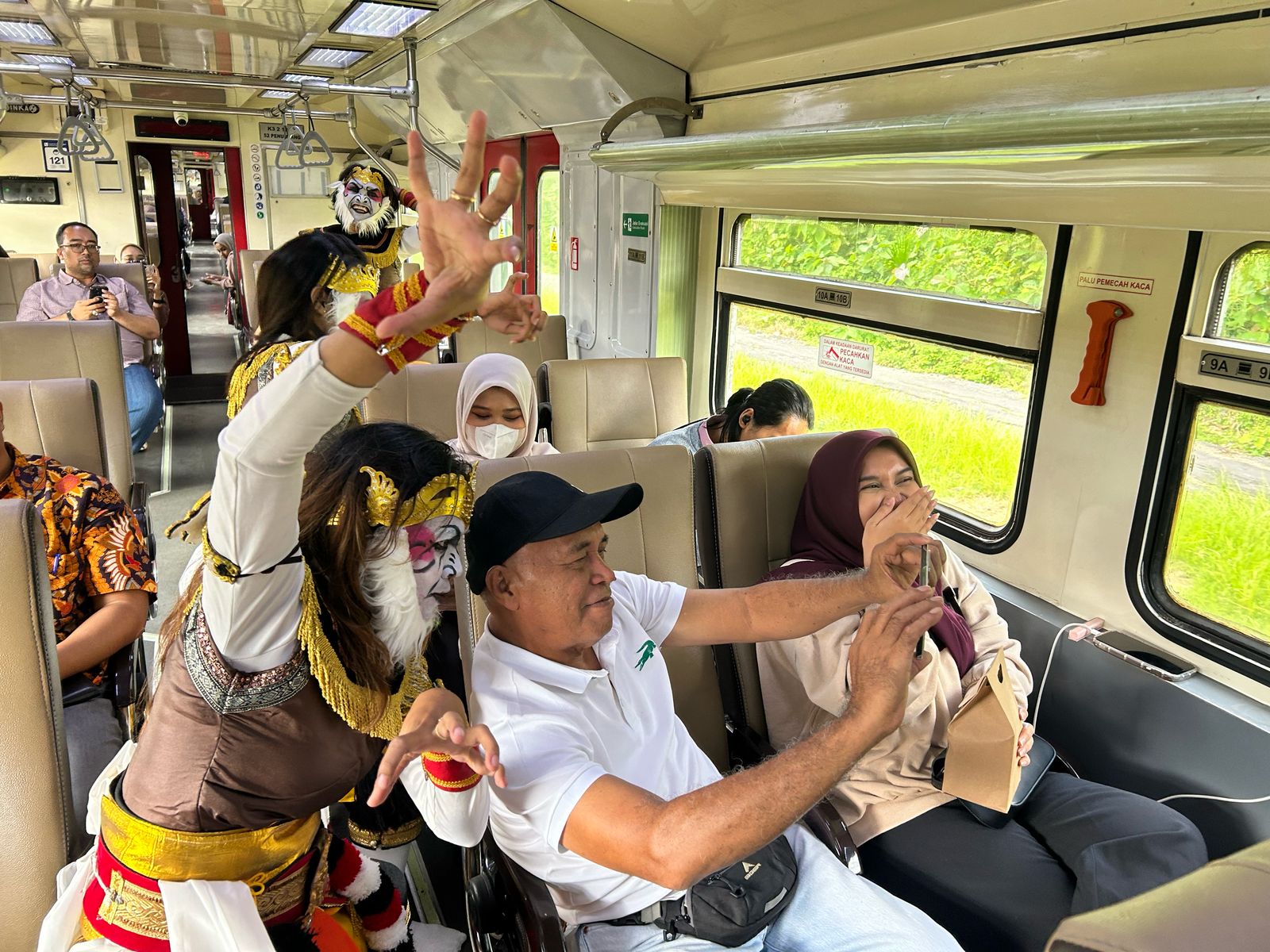 KAI Bandara Bawa Pengalaman Budaya Jogja ke Kereta dengan Beksan Wanara