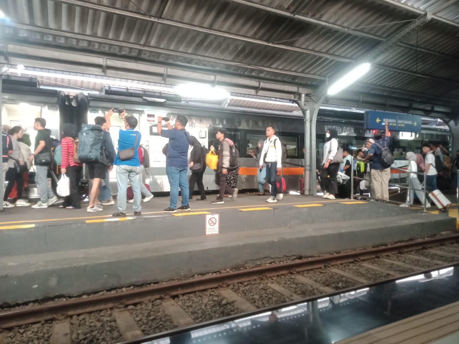 Waisak 2025: Penumpang Kereta di Daop 9 Jember Meningkat Signifikan