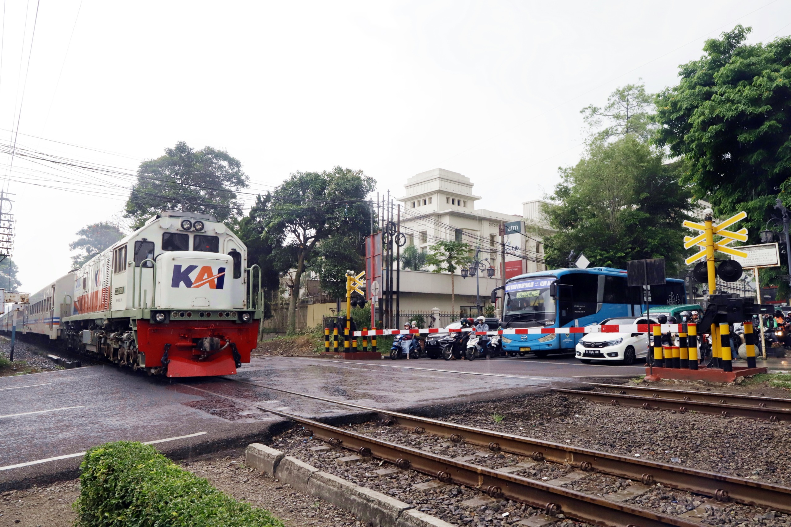 KAI Daop 4 Semarang Waspada, Ajak Masyarakat Ciptakan Budaya Selamat di Perlintasan