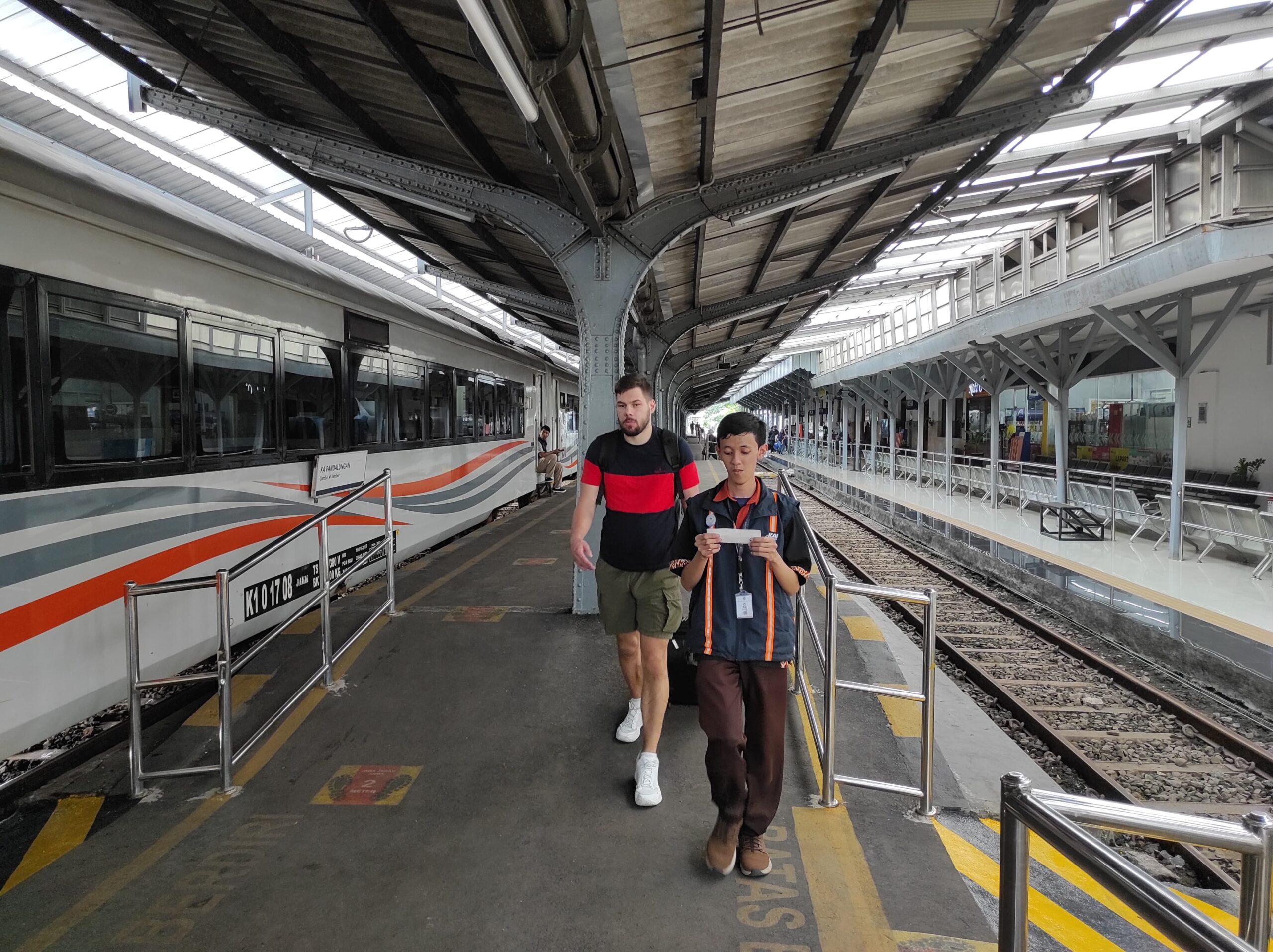 Tren Positif Penumpang WNA di Kereta Api Daop 9 Jember