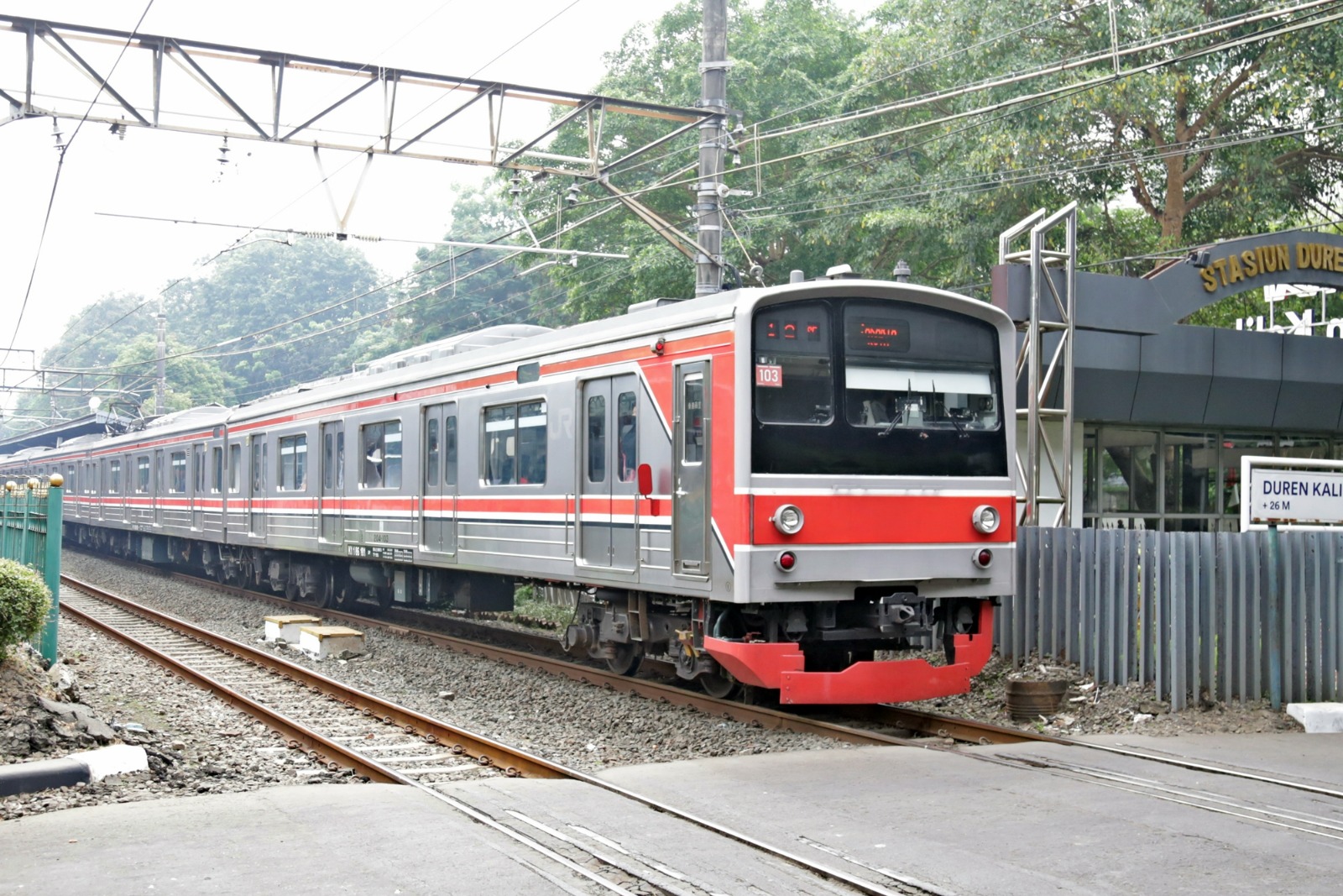 KAI Commuter Hukum Tegas, Edukasi Keselamatan Perlintasan Terus Digencarkan