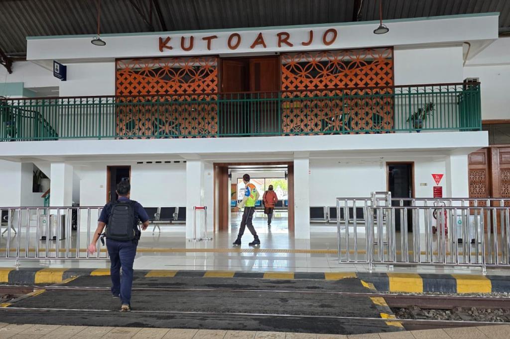 KAI Tanggapi Antusiasme Libur Yesus Kristus dengan Kursi Tambahan di Kutoarjo