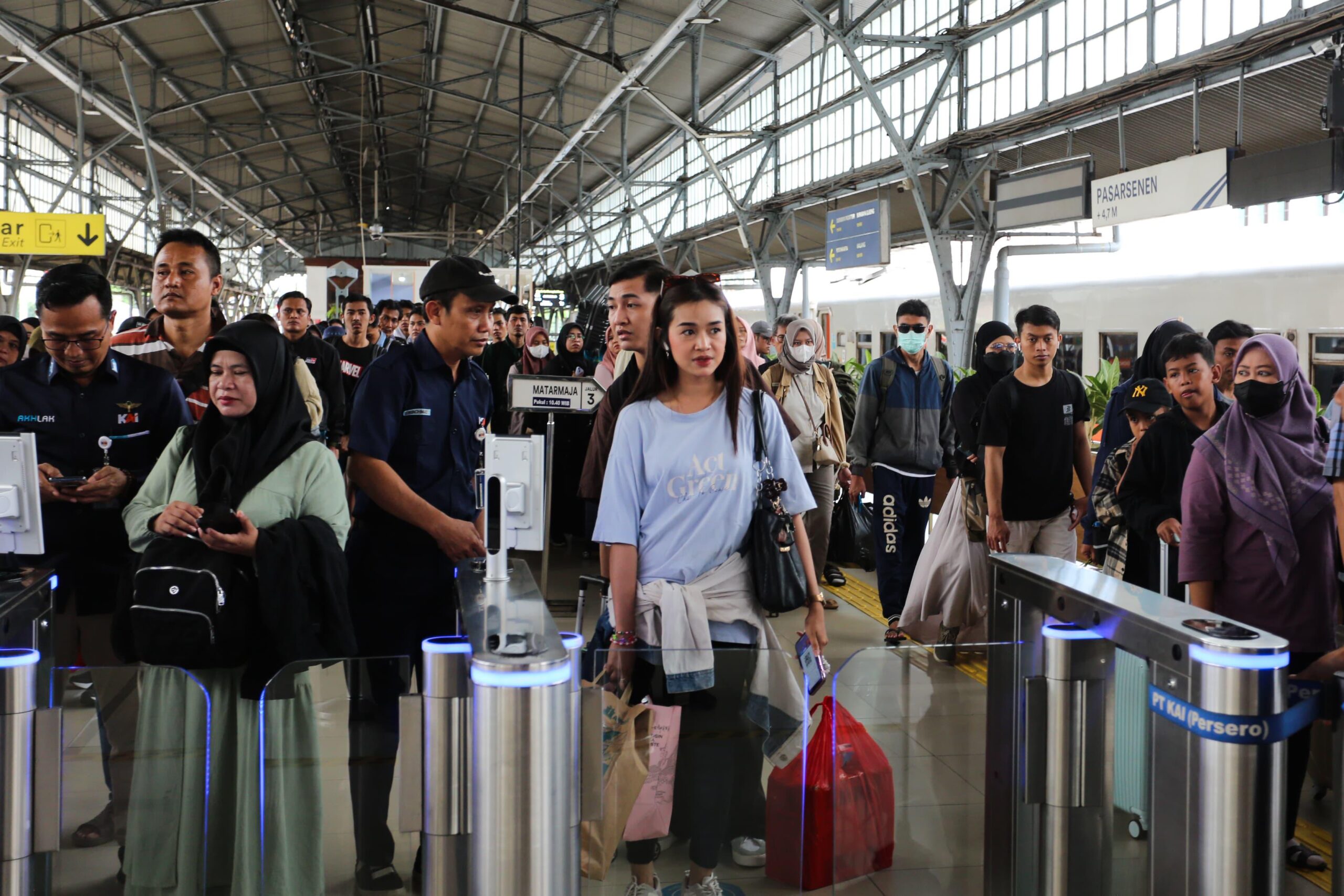 Tiket KA Diburu Pemudik, Hari Pertama Libur Panjang Langsung Padat