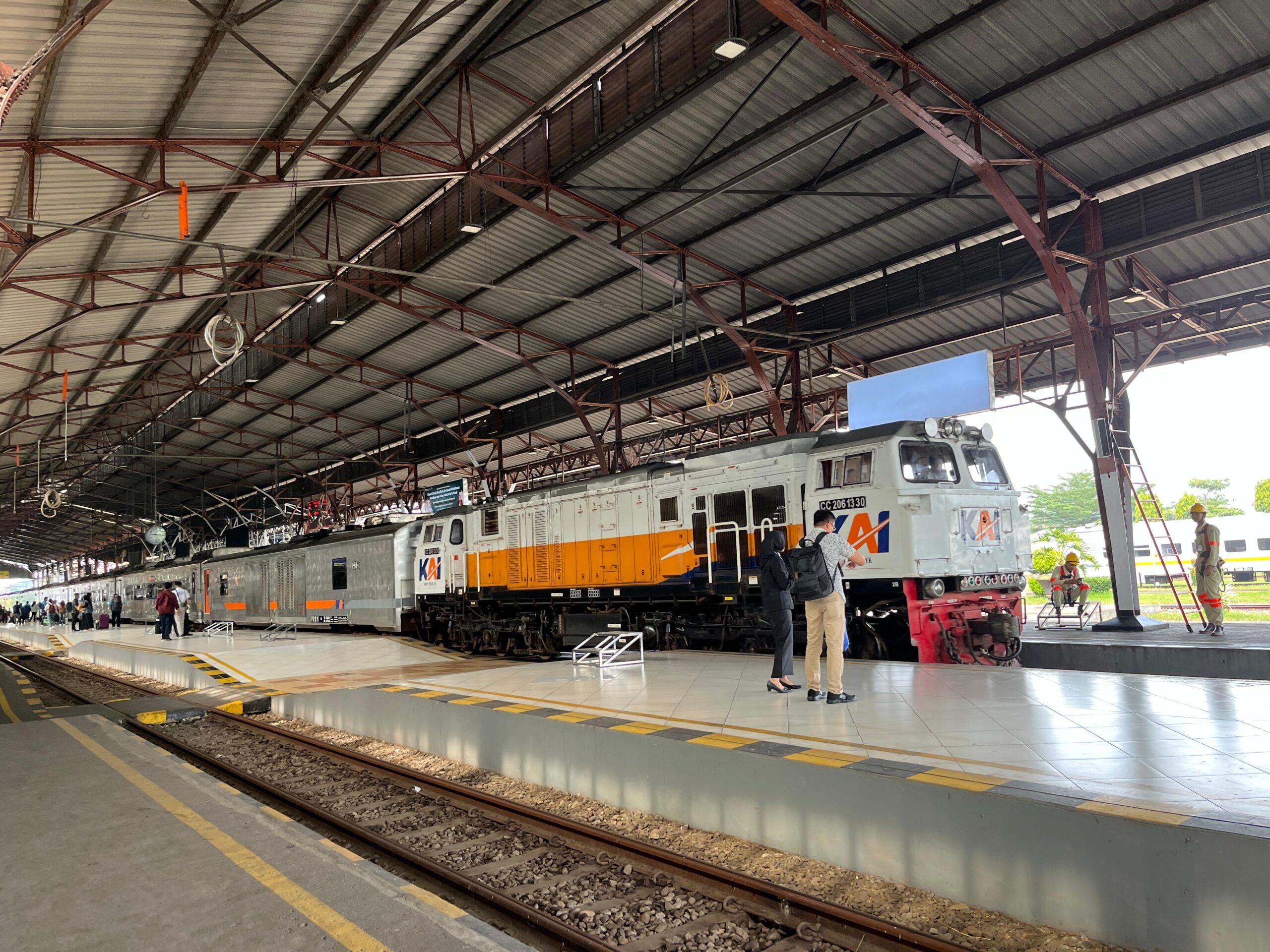(VIDEO) Stasiun Cilacap Ramai Saat Waisak, KAI Daop 5 Pastikan Pelayanan 17 Kereta Setiap Hari