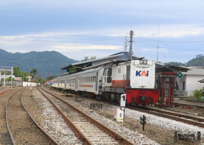 Long Weekend; KA Pariaman Ekspres Jadi Primadona Masyarakat Sumbar Menuju Lokasi Wisata