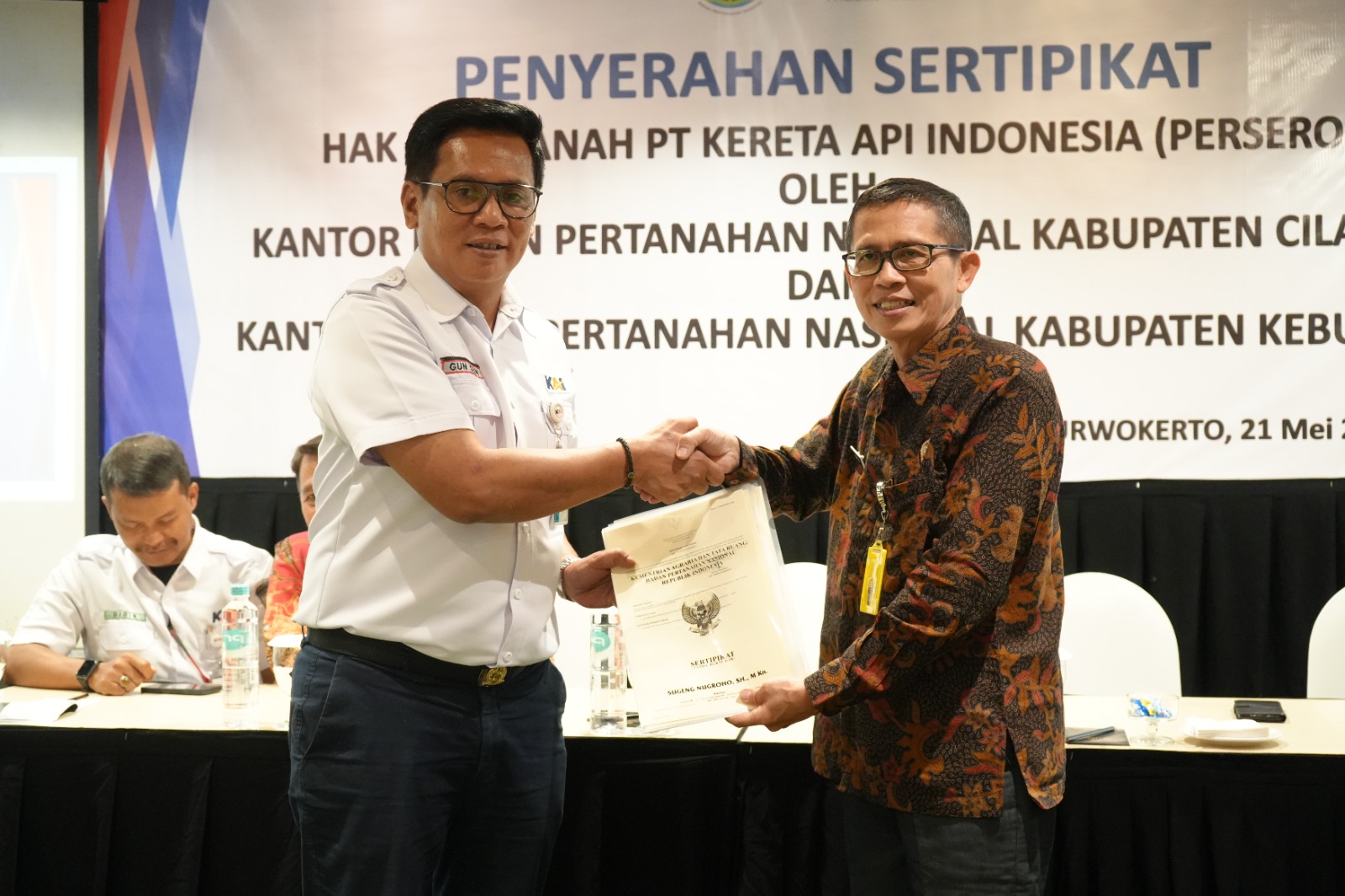 (Foto) KAI Daop 5 Purwokerto Terima 58 Sertifikat Tanah dari BPN