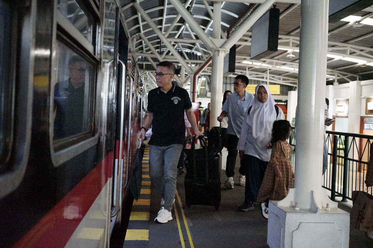 (Foto) Akses Cepat dan Praktis Naik KA Bandara YIA dari Tugu