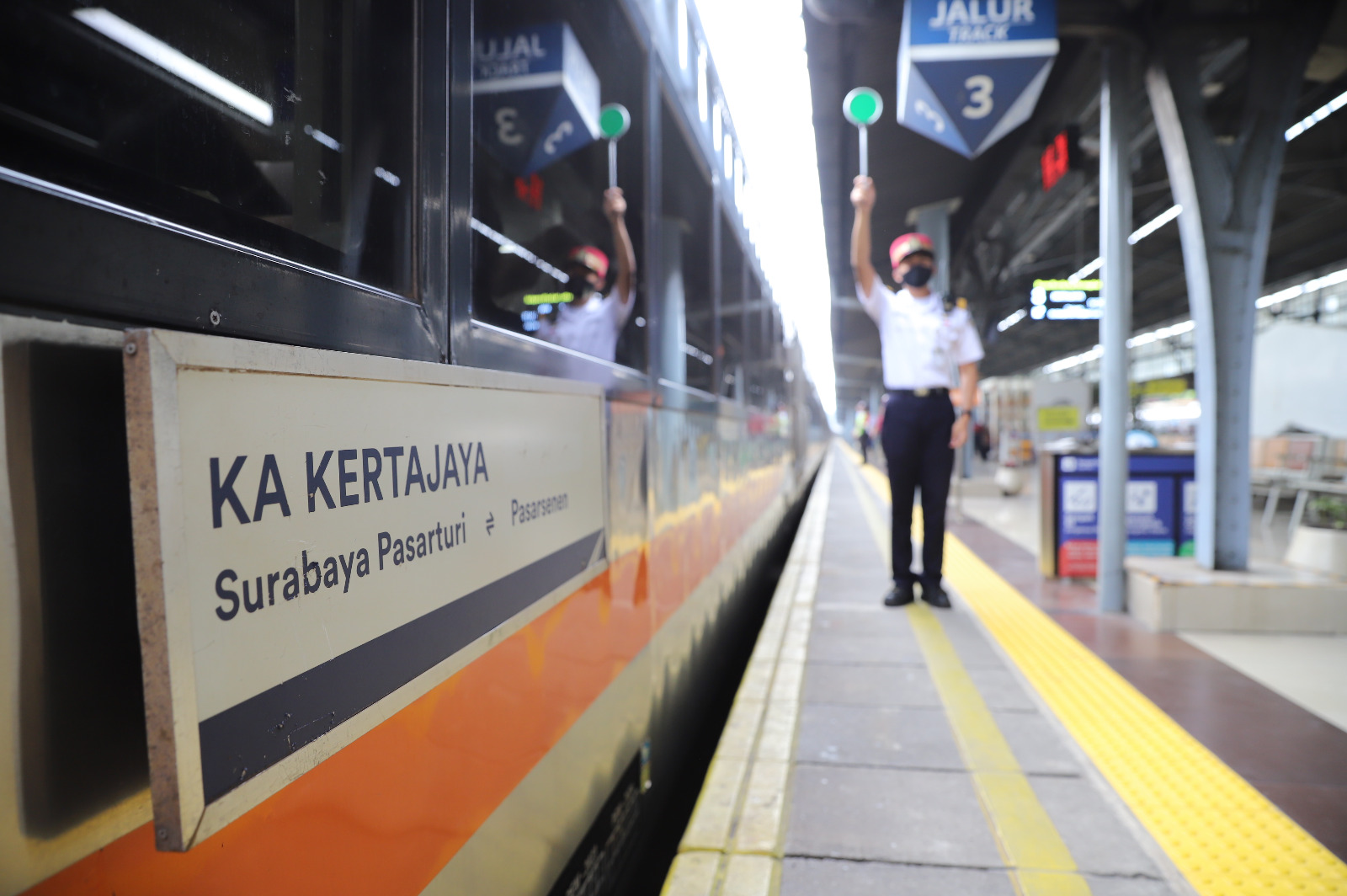 (Foto) Layanan PSO Kereta Api 2025 Capai 421 Juta Pelanggan